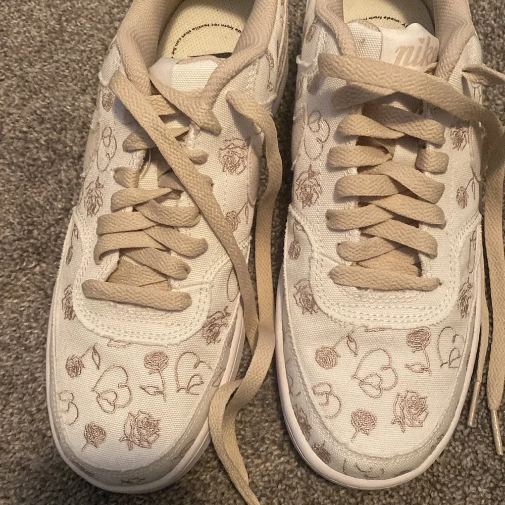 NIKE Court Vision Low Valentine’s Day Women’s Shoes 8.5